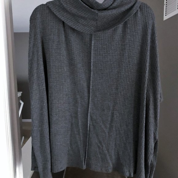 "SOLD" - Gray Waffle Knit Top - Size L - Picture 2 of 5